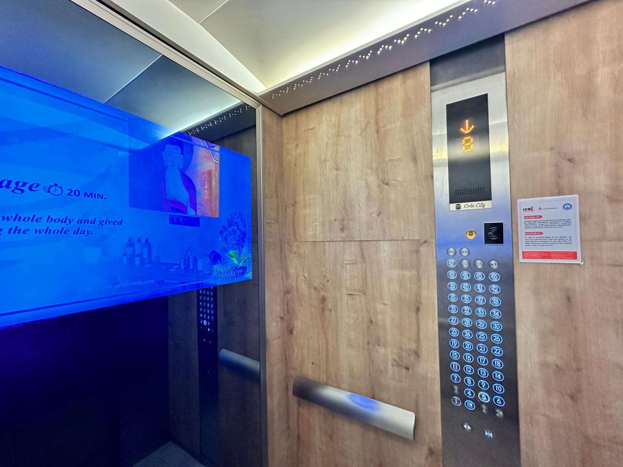 Orbi Lux Studio Batumi Luaran gambar